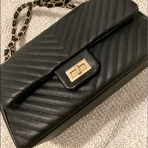 Quilted Chevron Crossbody Handbag🌙✨